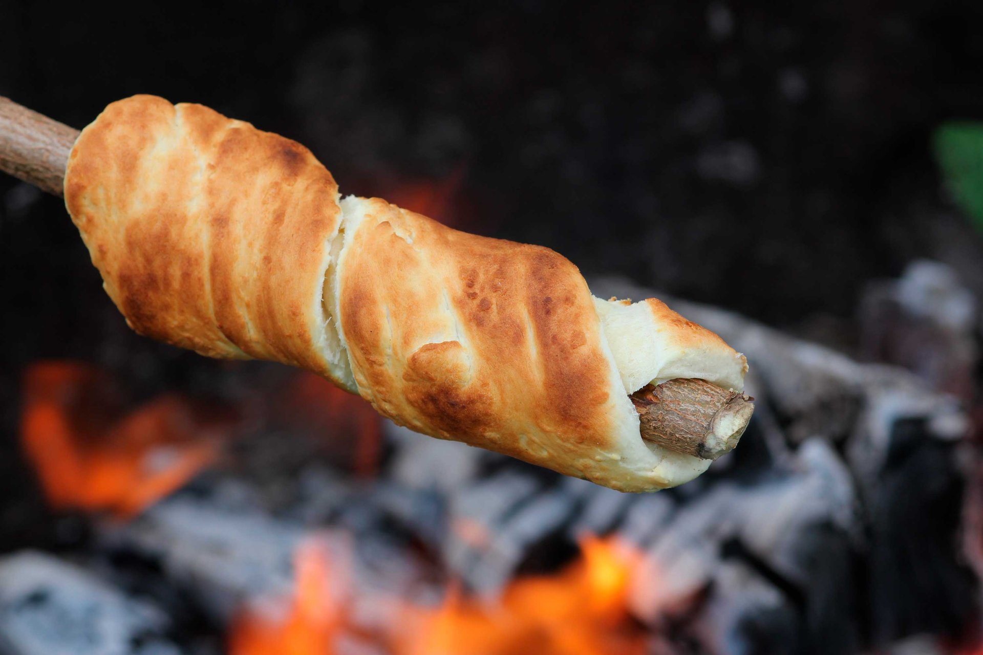 Opskrift: Gourmet hotdogs på bål