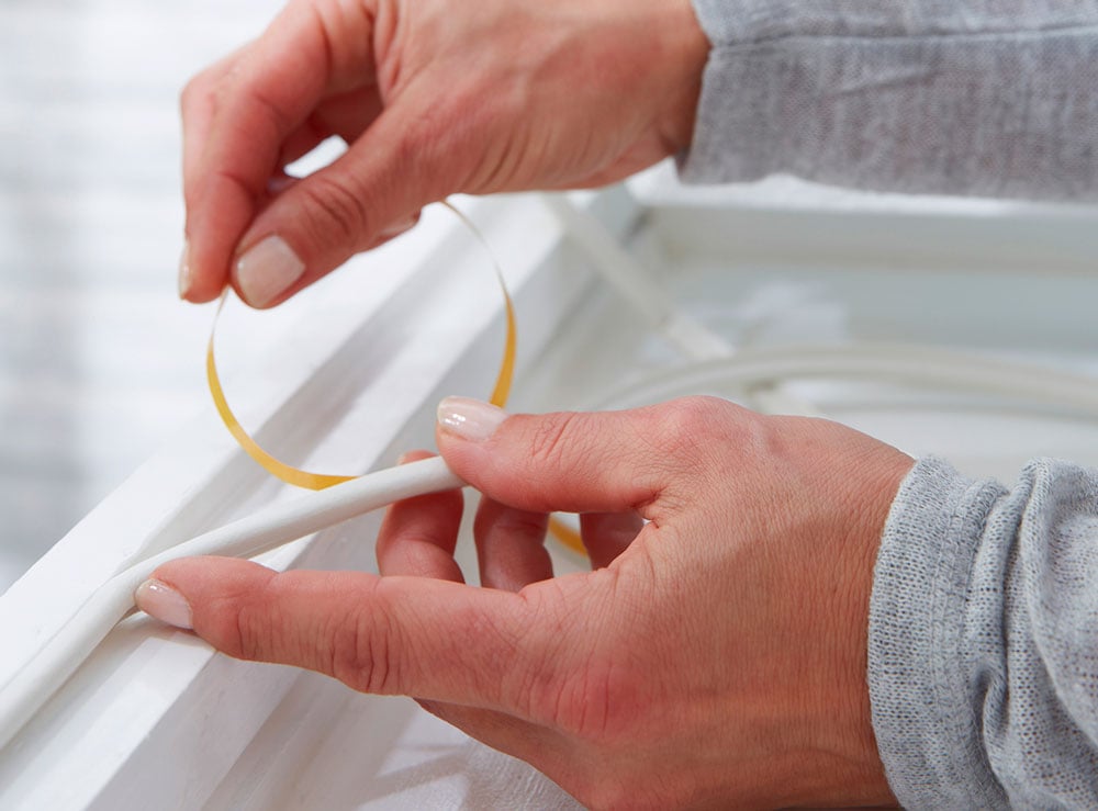 4 trin til isolering af vinduer med tætningslister