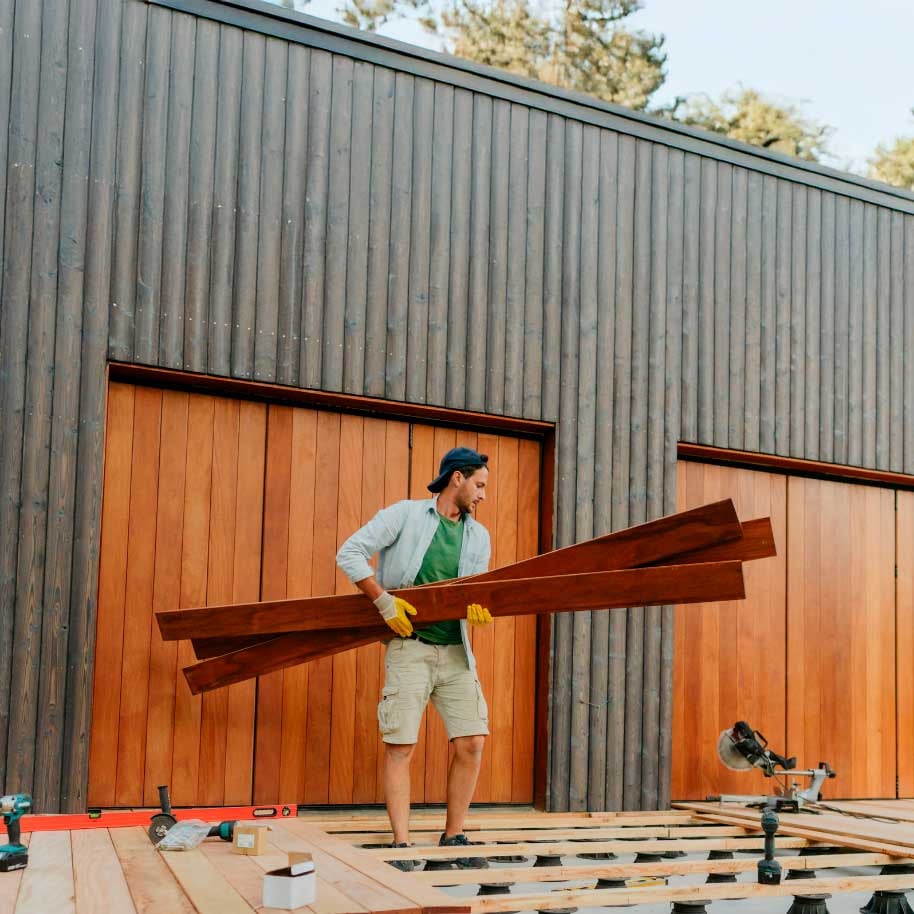 Hvordan skal terrassebrædder vende?